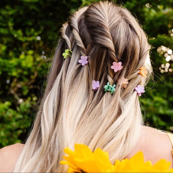 Mini Hair Clips Pack Of Eight Flower Clips NWT - Picture 2 of 3
